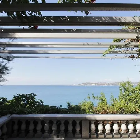 Villa Danica *